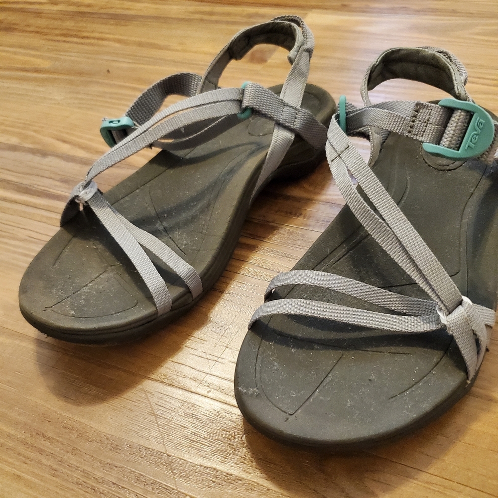 Size 7 Tevas